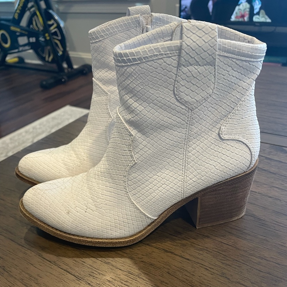 SHORT COWBOY BOOTS